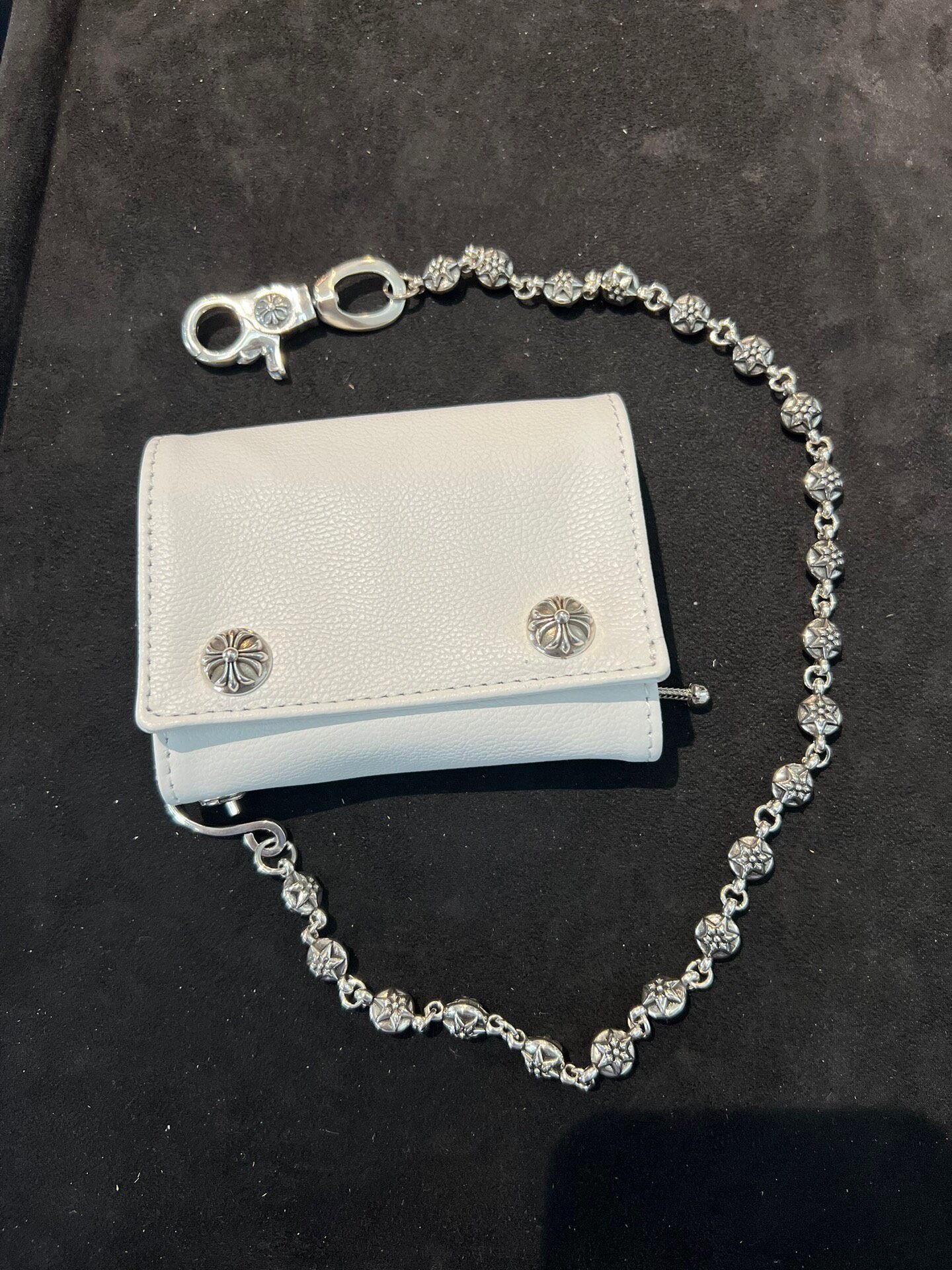 Short wallet! (Chain purchased separately)