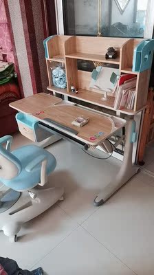 保护视力用护童和2平米书学习桌哪个好？区别在哪里？