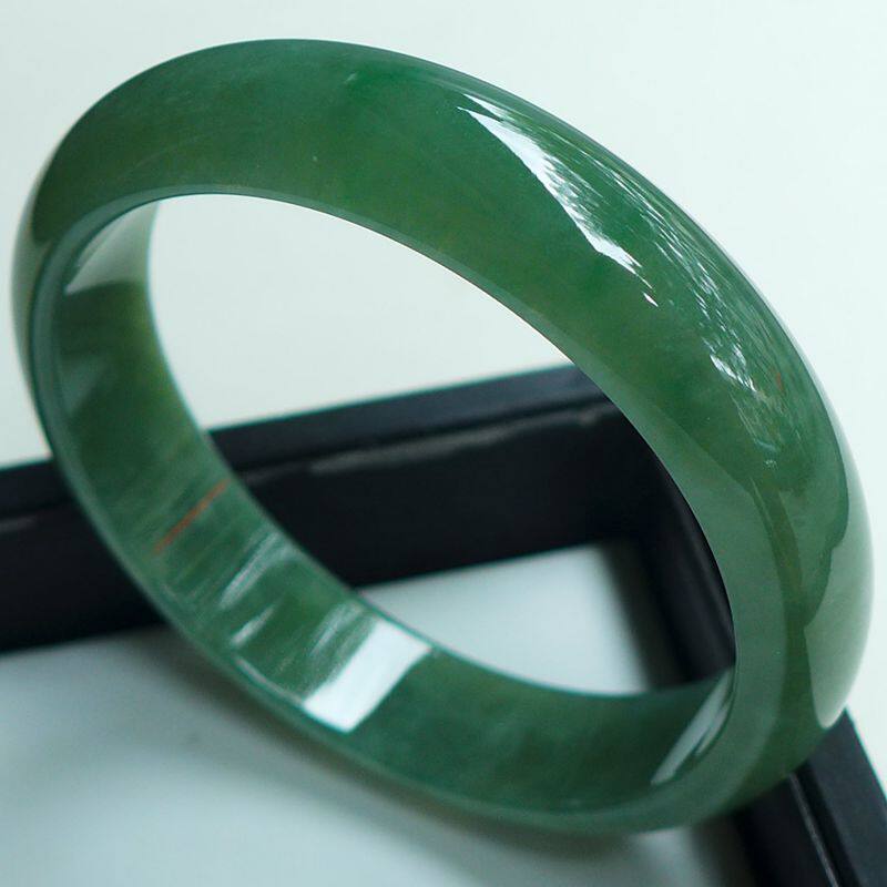 啤酒绿翡翠口径57.0mm平安手镯拍卖52.25克