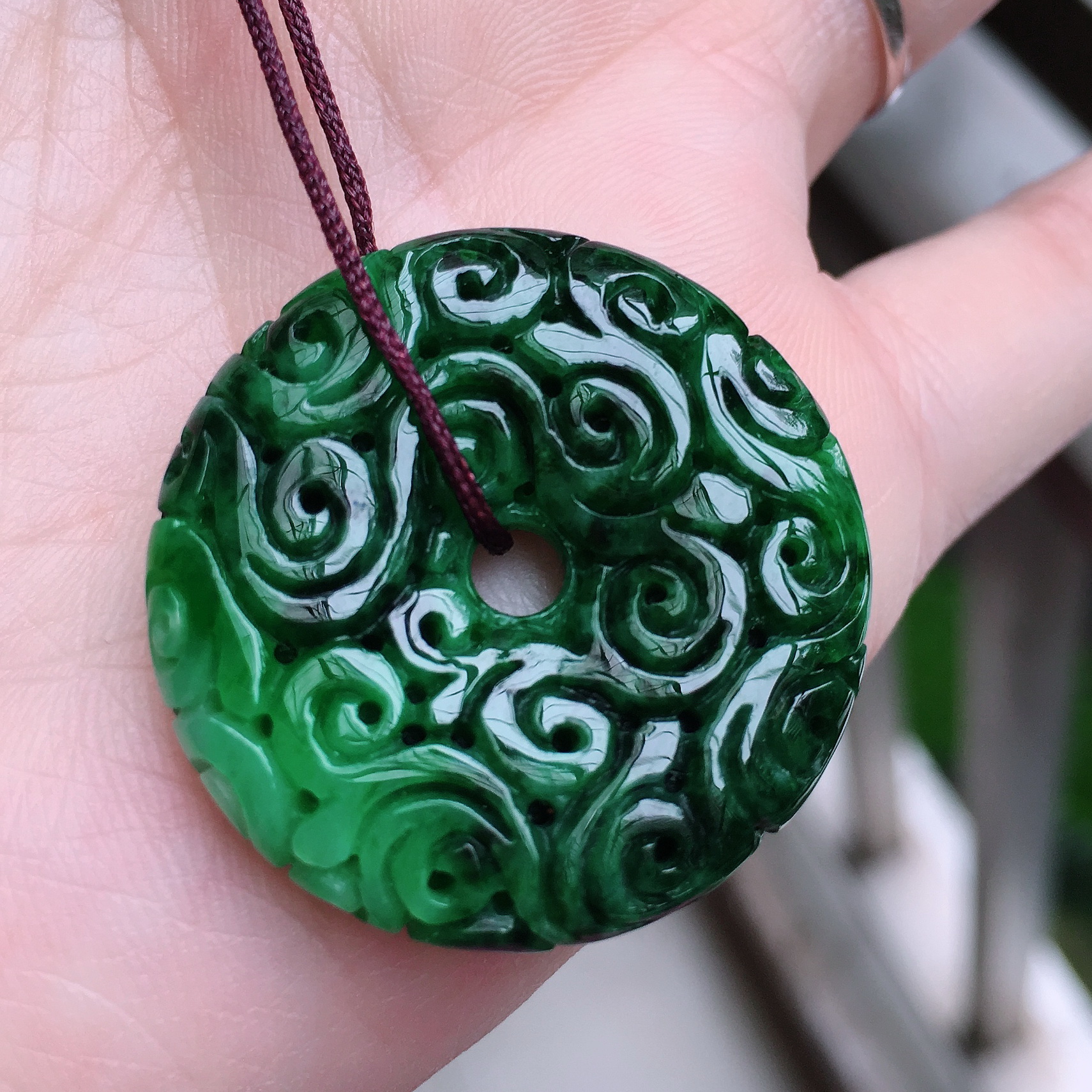 (手机实拍)a货翡翠仿古雕花平安扣吊坠9.95克