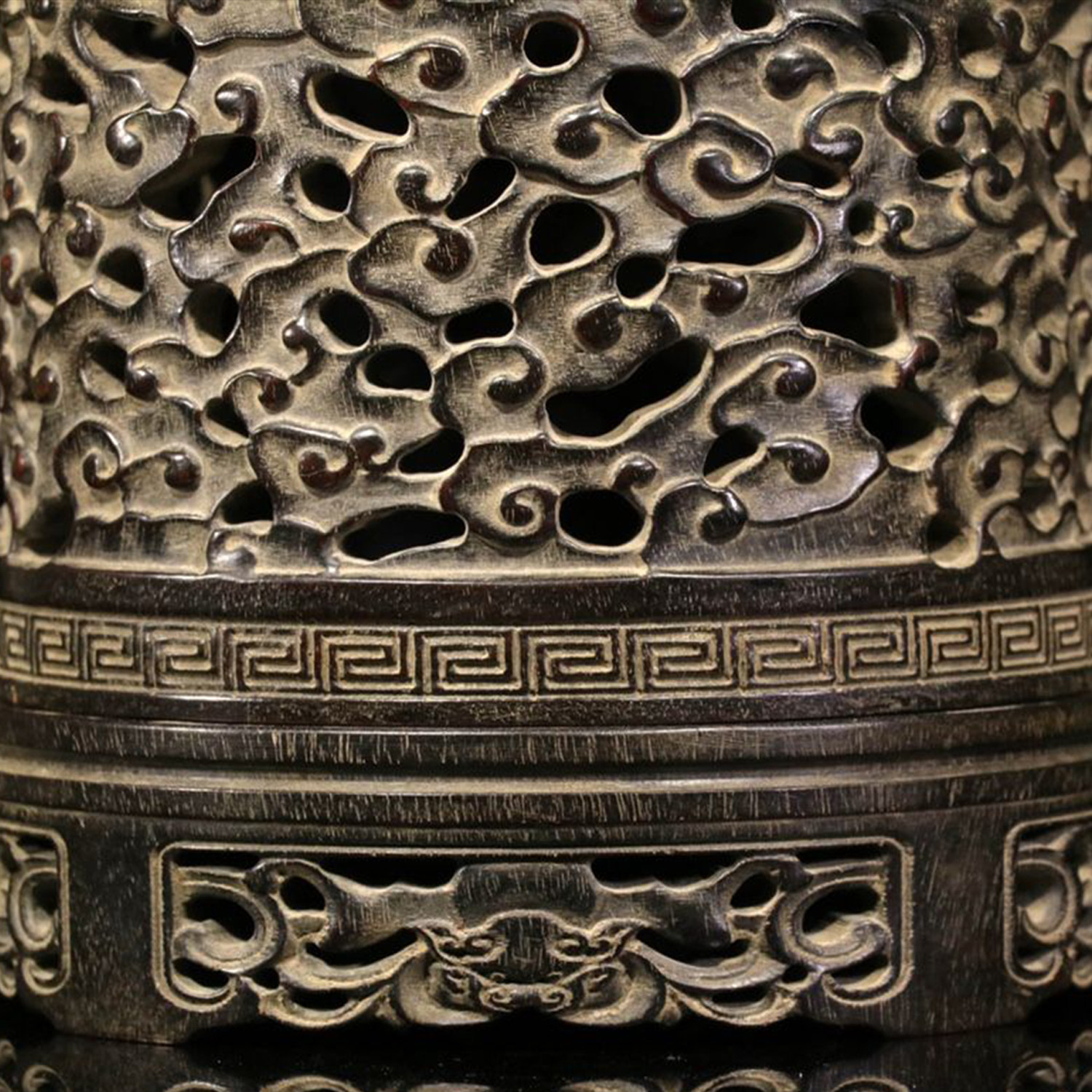 回流. 手工镂空雕刻祥云回纹香薰摆件p