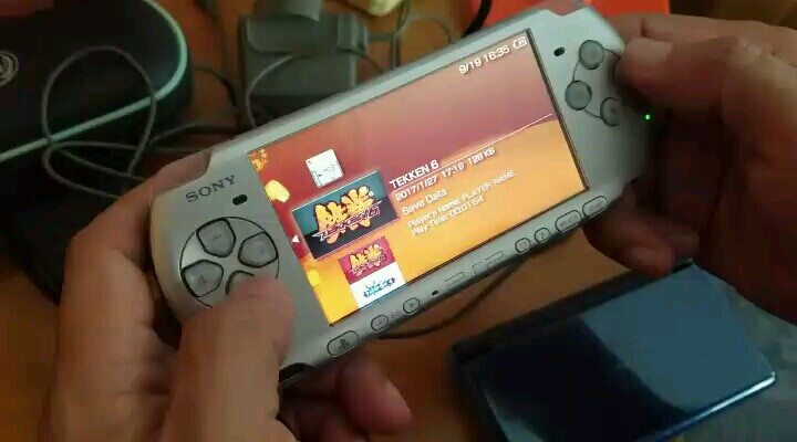 psp3000，新旧程度8.5成新，含游戏（战神、抓猴、