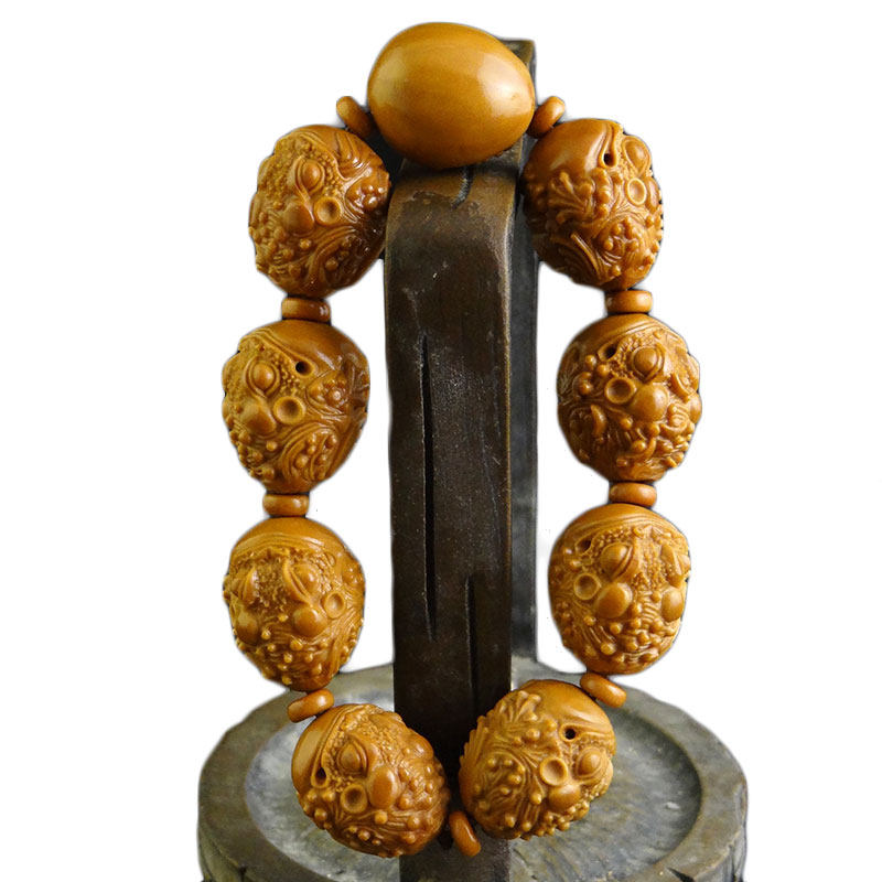 1.9 核雕师赵晗《招财金蟾》