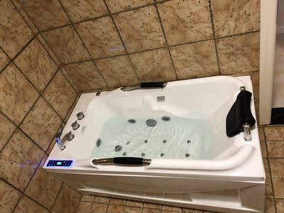 达尔文6001独立式人造石浴缸好用吗?斜躺能浸泡整个身体吗?