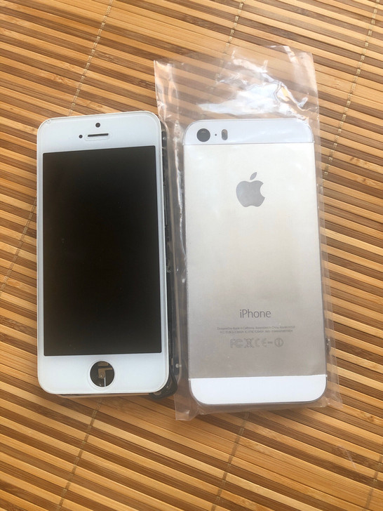 iPhone5s屏幕总成，后壳总成，顺带附赠一个后壳。