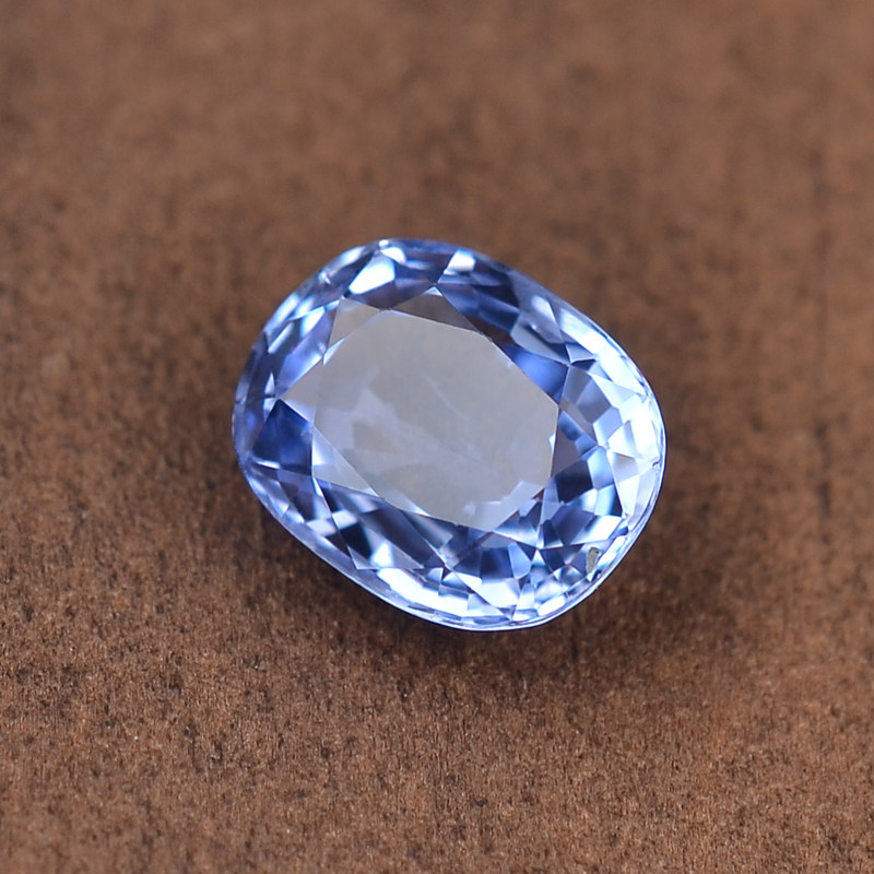 天然蓝宝石裸石1.36ct 晶体干净迷人的海水蓝yp