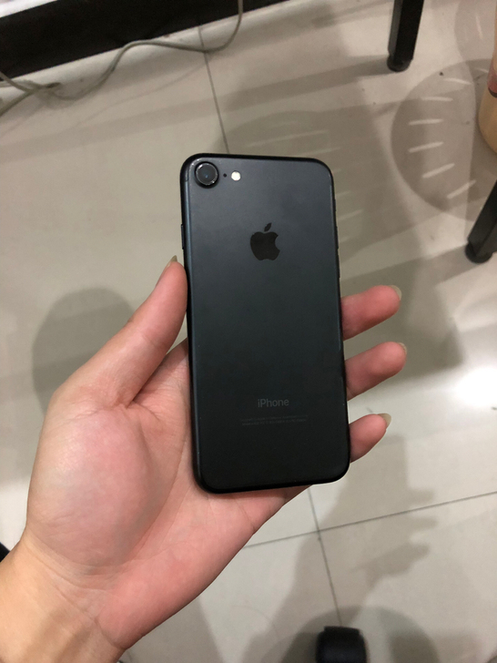 苹果iPhone7黑色128g美版纯无锁全网通，随意还原升级