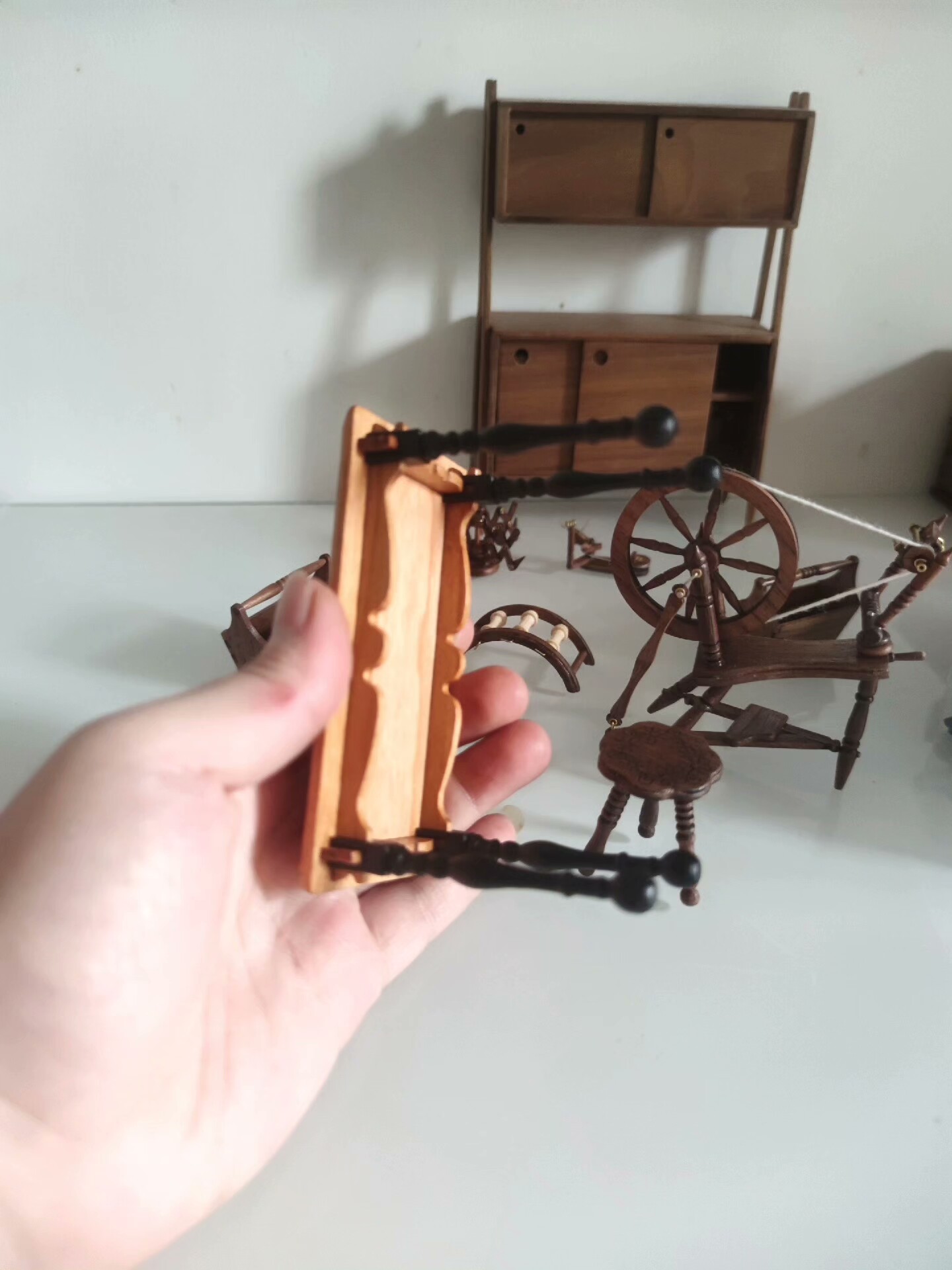 Comparaison des échelles de meubles miniatures