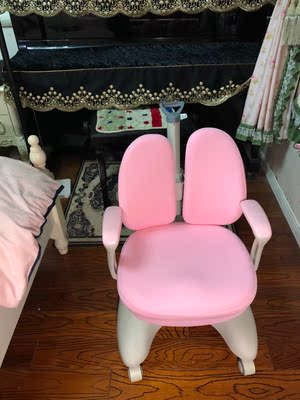 说说爱果乐儿童学习桌给小学生用着怎么样？环保安全吗