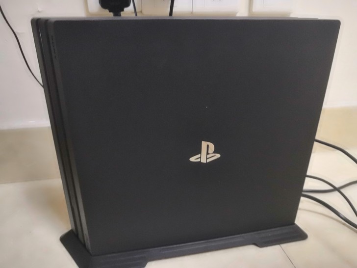 出售自购的港版PS4Pro(1TB版本)，到手一年多，八五