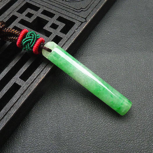 翡翠a货 冰糯种淡绿精美平安柱吊坠 5.01g(含绳重 )