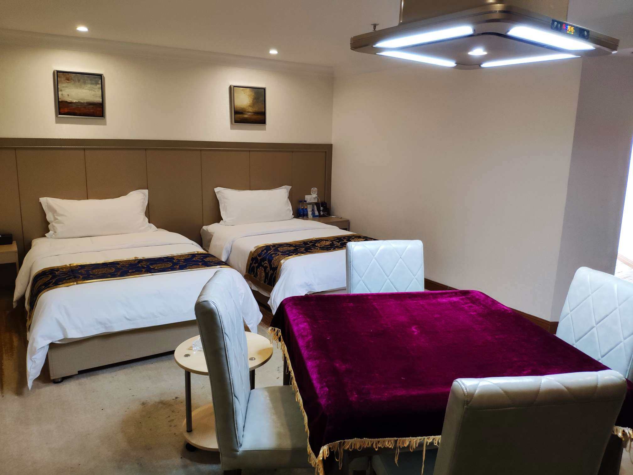 银湖酒店(珠海三灶机场吉林大学店)豪华麻将房