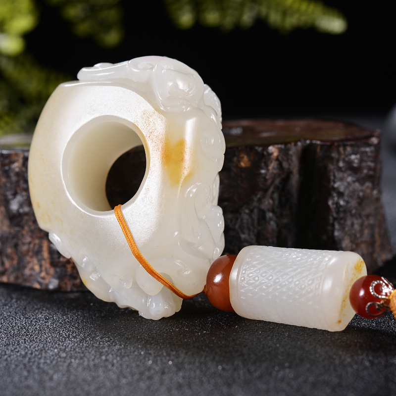 羊脂玉 玉雕名家韦龙工作室 和田玉仿古龙凤扳指168.020克带绳