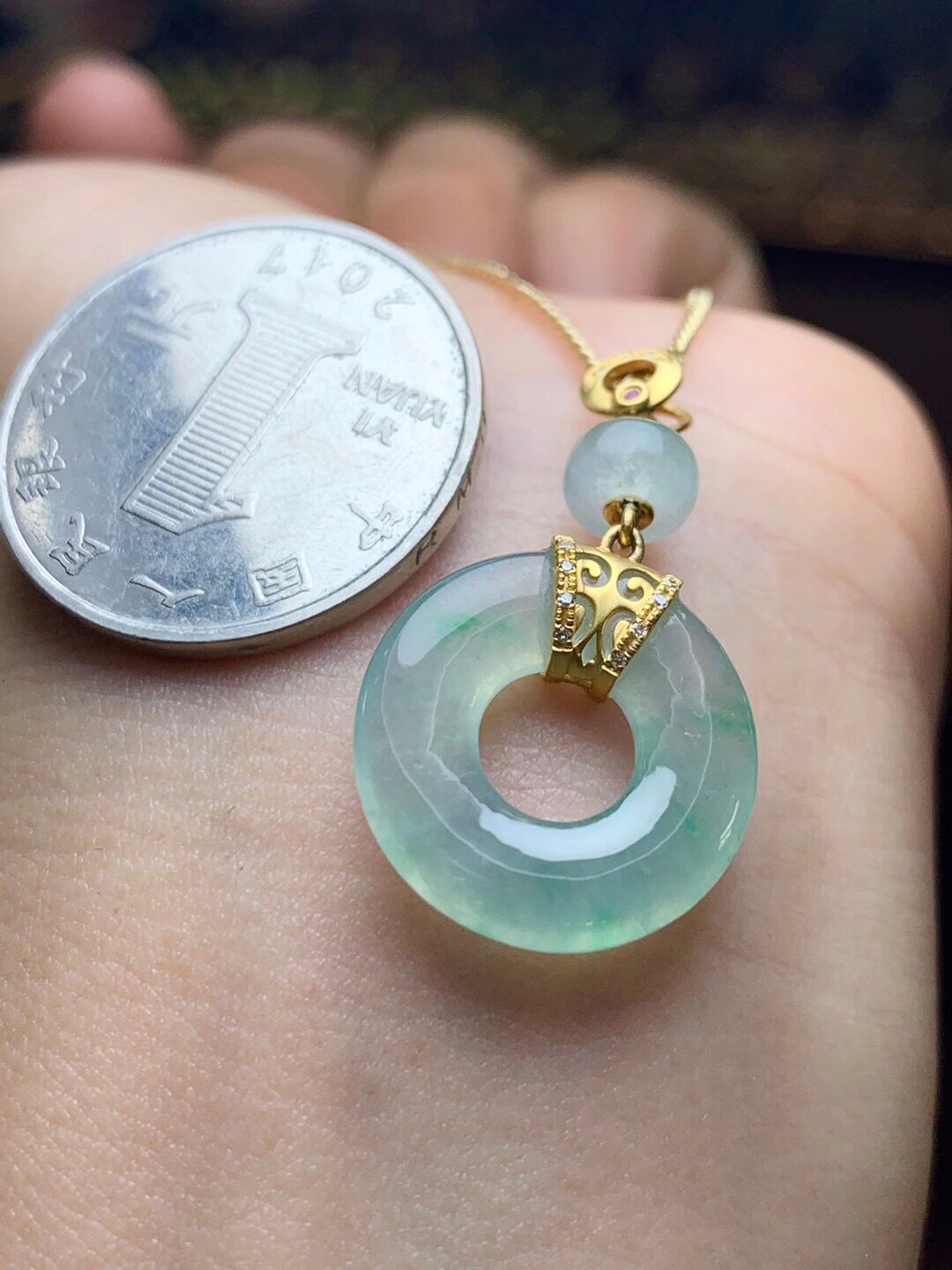 18k金镶嵌天然缅甸正品高端玉器a货翡翠冰飘花甜甜圈吊坠玉坠拍卖