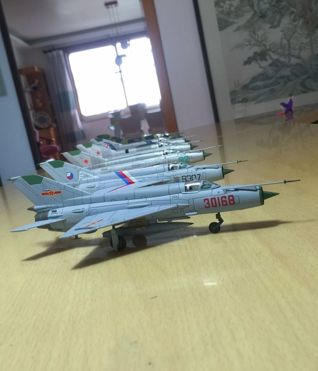 威龙CORGIHM1/72时空交替