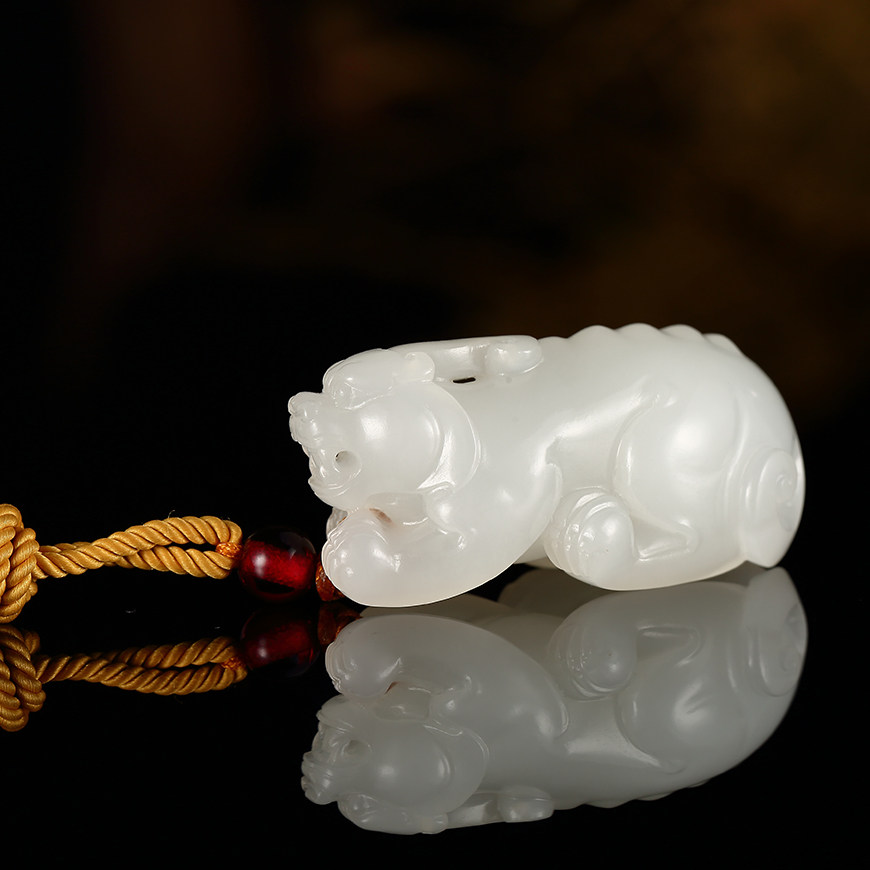 省级玉雕大师仝杰作品新疆和田白玉瑞兽貔貅招福纳财吊坠26克挂件