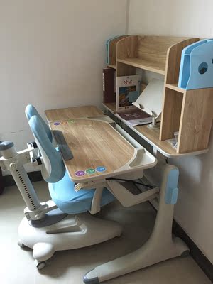 想给孩子买一款香奈雅轩儿童书桌怎么样？质量好不好？