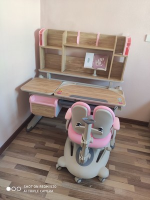 香奈雅轩儿童学习桌有没有味道啊？给上小学孩子用合适吗