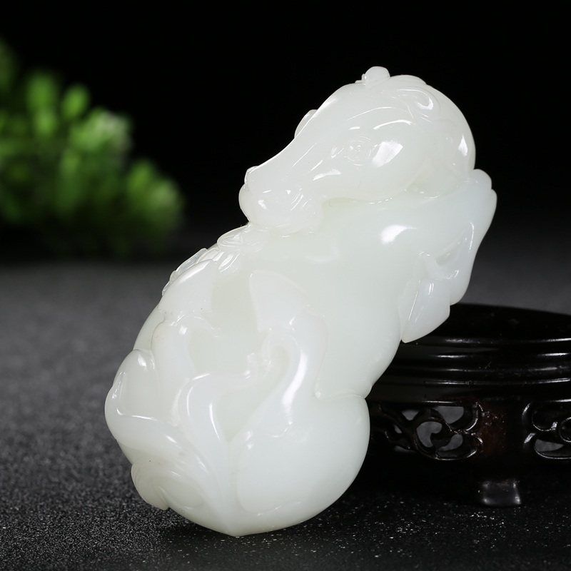 收藏级精品和料细无结构田玉羊脂玉把件 马上有福 226.2克