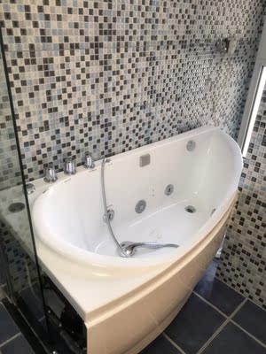 欧凯伦双人情侣扇形按摩浴缸好用吗?空间够不够大?