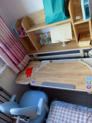 香奈雅轩儿童学习桌有没有味道啊？给上小学孩子用合适吗