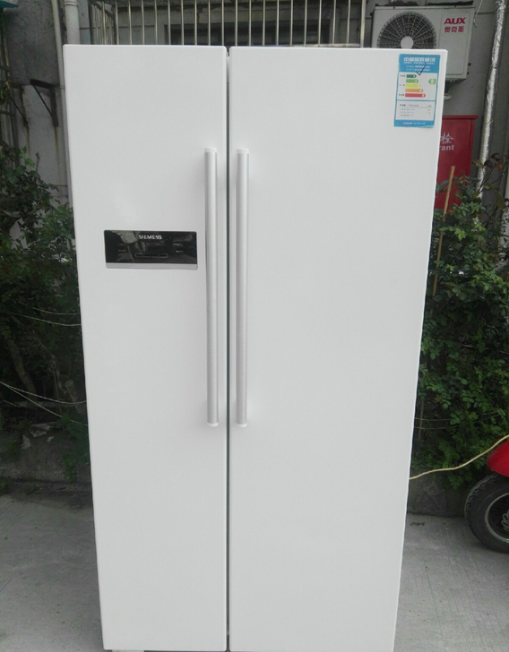 使用中很新的西门子对开门冰箱，双开门冰箱