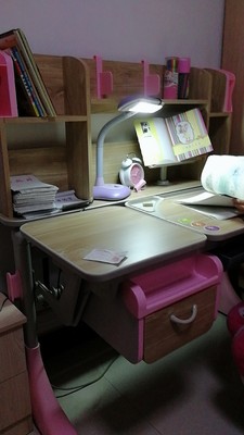 挑了1年,用了3年的中沪爱童儿童学习桌怎么样？板材很差
