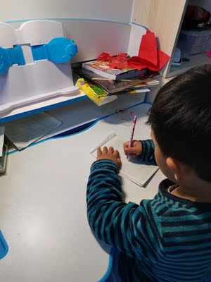 很想知道乐仙乐居儿童学习桌实木书桌怎么样?对孩子有帮助