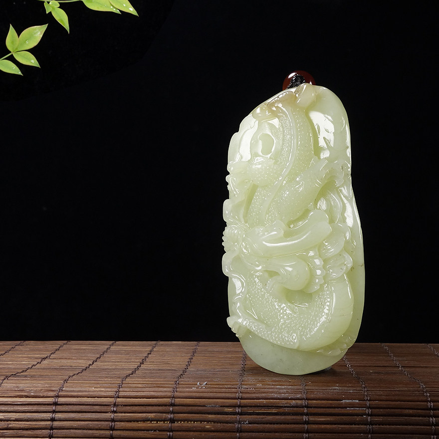 王兆丰玉雕工作室  和田玉糖黄玉把件【龙腾盛世】105.