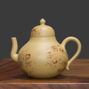 340cc2次出价结束06月10日 22:15当前价06301宜兴紫砂壶茶壶 黄珊