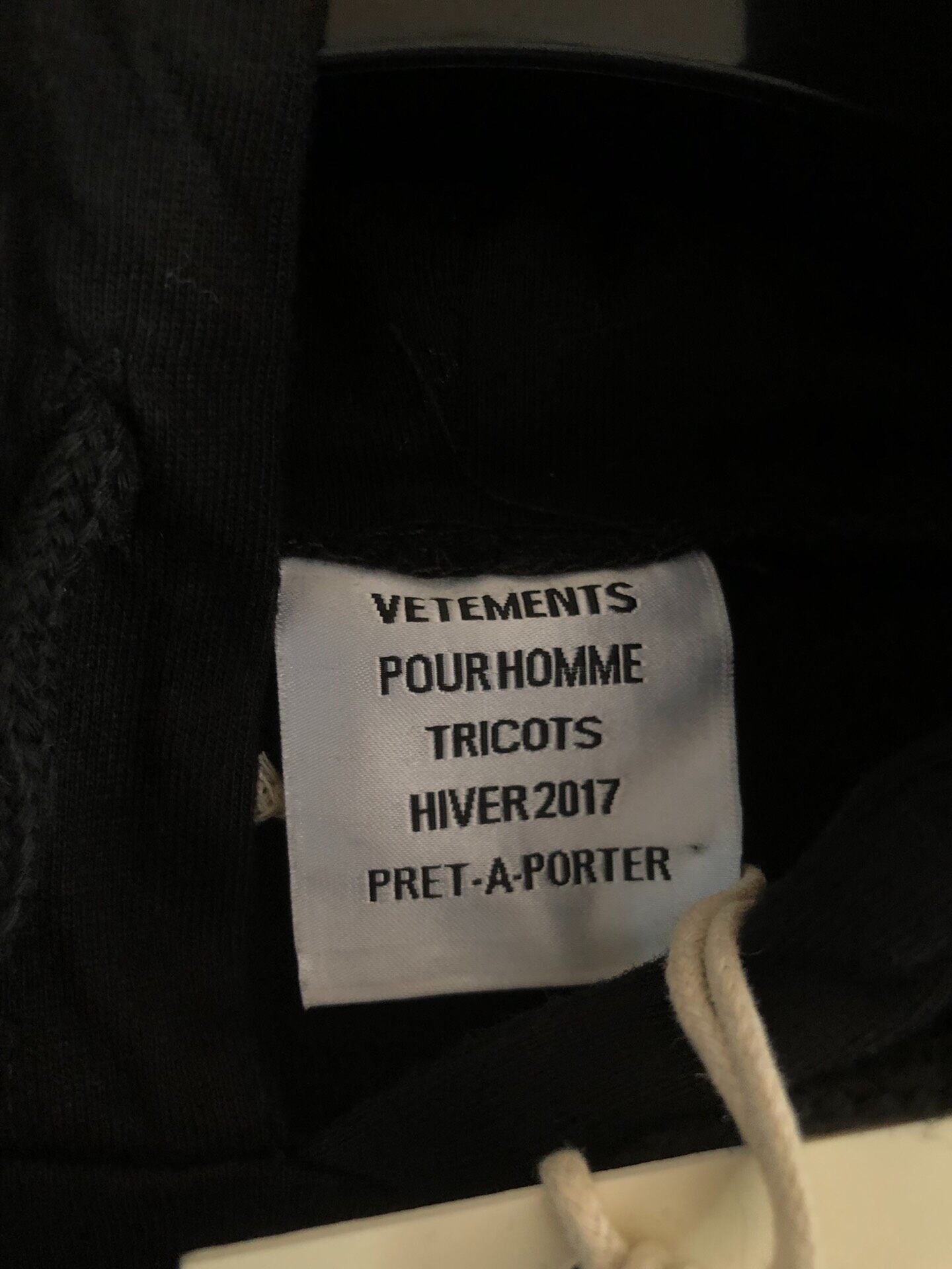 Vetements 17SS Staff Logo Hoodie — detail
