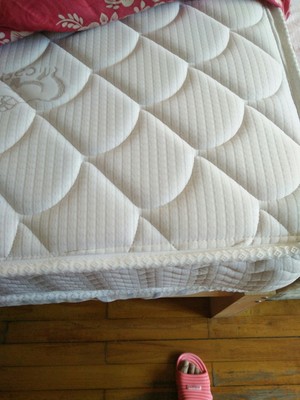 真实使用感受爱舒床垫和喜临门哪个更好，哪个牌子比较适合孩子用？