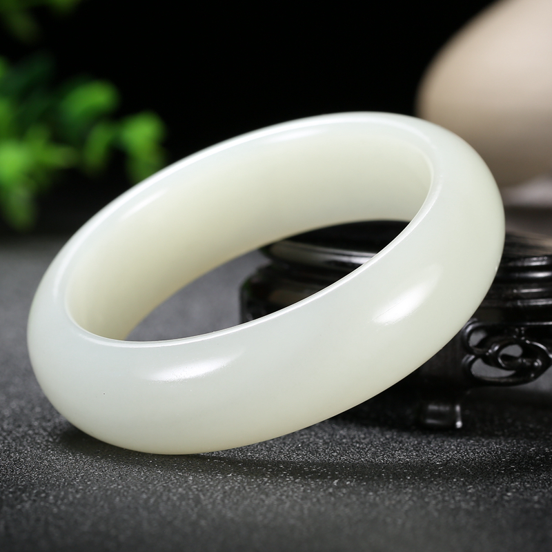 过灯无暇 正品和田玉白玉手镯玉镯玉石101.90克内径62.5毫米