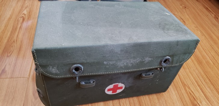 六十年代部队军用医药箱,长辈空军