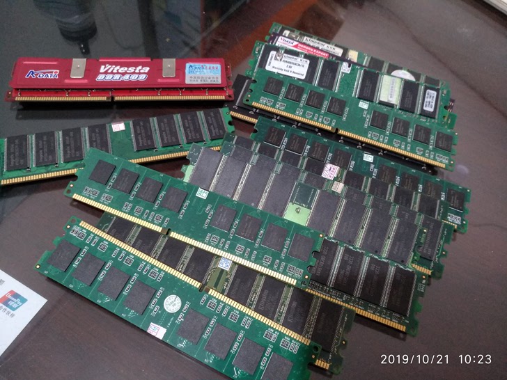 二手DDr4001G台式机内存，共计17条，应该都是好的