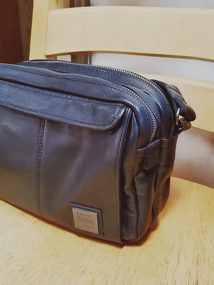 佑一良品吉田包斜挎包头层牛皮面料300元左右男友礼物