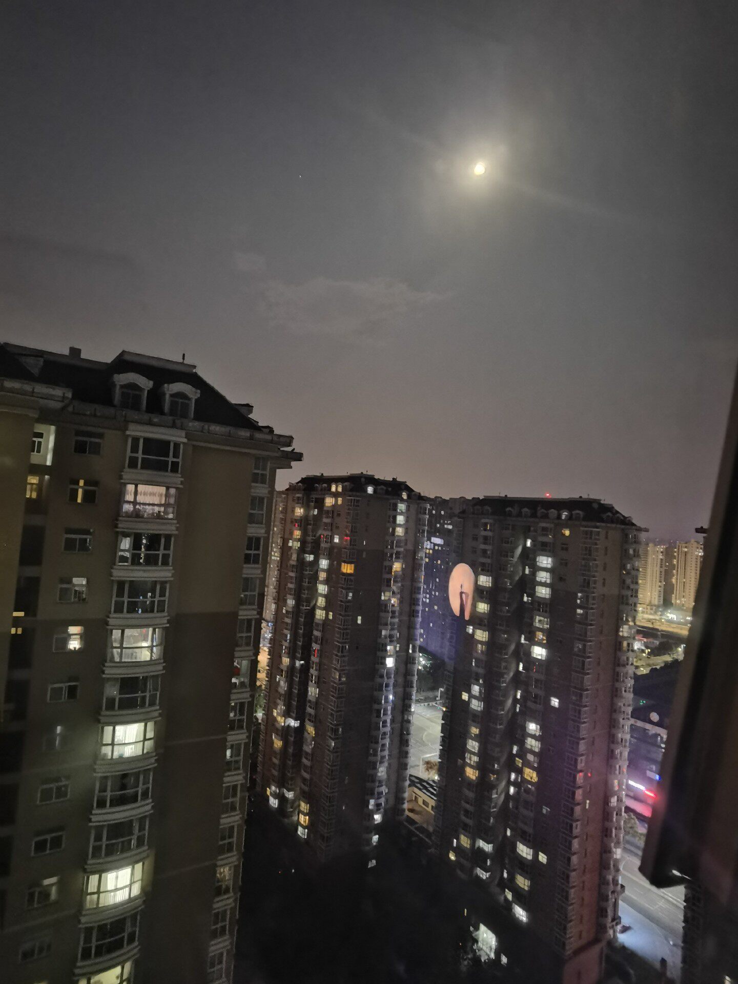 安阳文峰区东区附近迎春街，距离安和园很近，美容卡一张，内有金