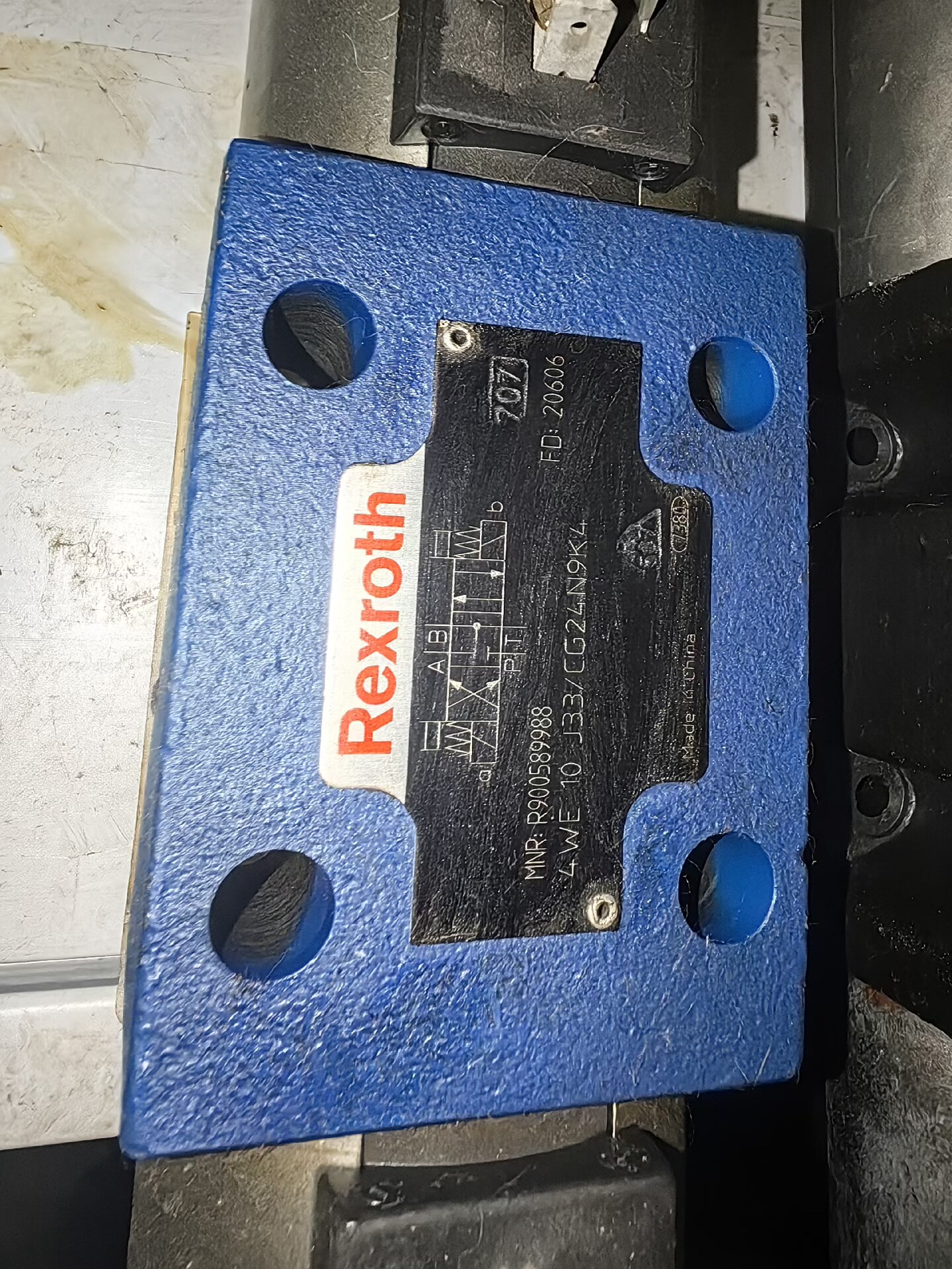 Rexroth 4WE10J33