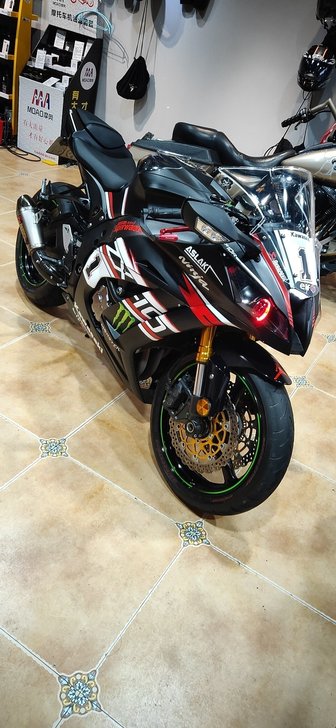 川崎大牛！2015年川崎ZX-10R30周年纪念版有原版一套