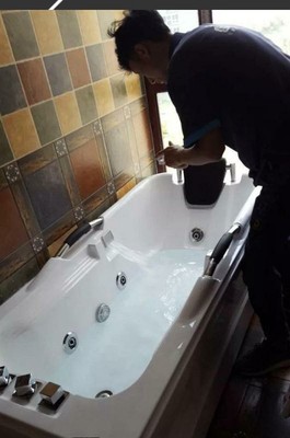 达尔文6001独立式人造石浴缸好用吗?斜躺能浸泡整个身体吗?