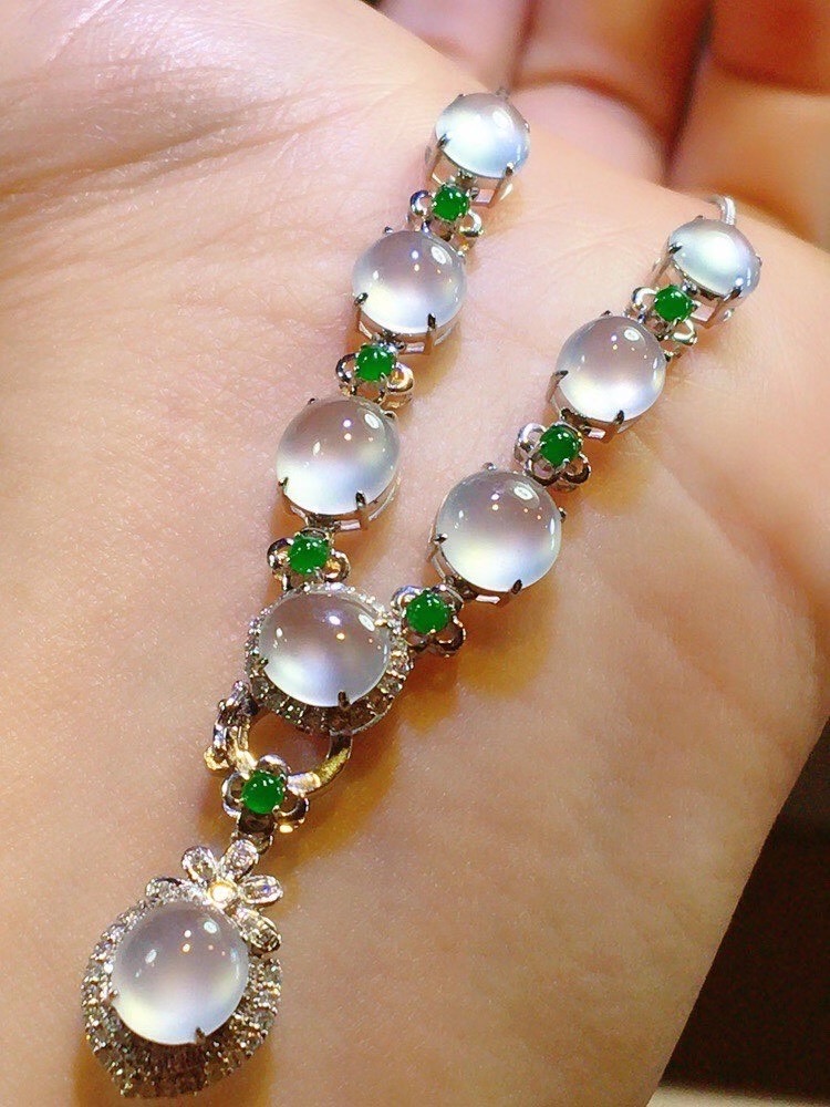 18k金豪华镶嵌纯天然a货高端翡翠冰种起光饱满蛋面锁骨链项链吊坠