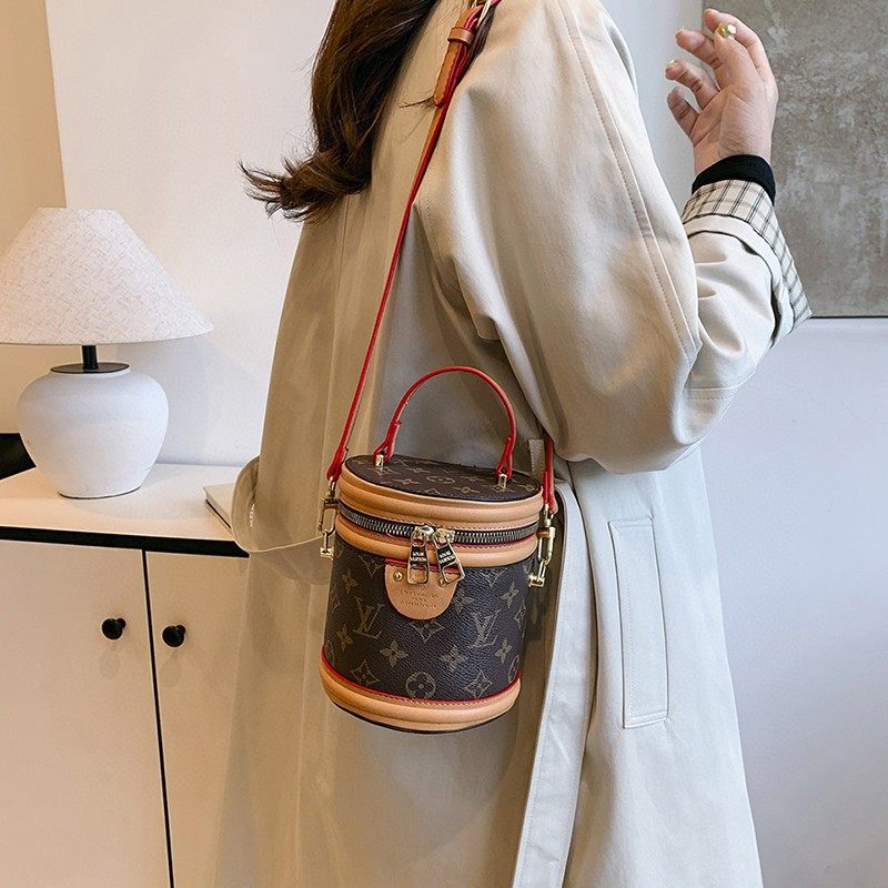 水桶包 66包邮 高版本女包 档口全新48小时发货