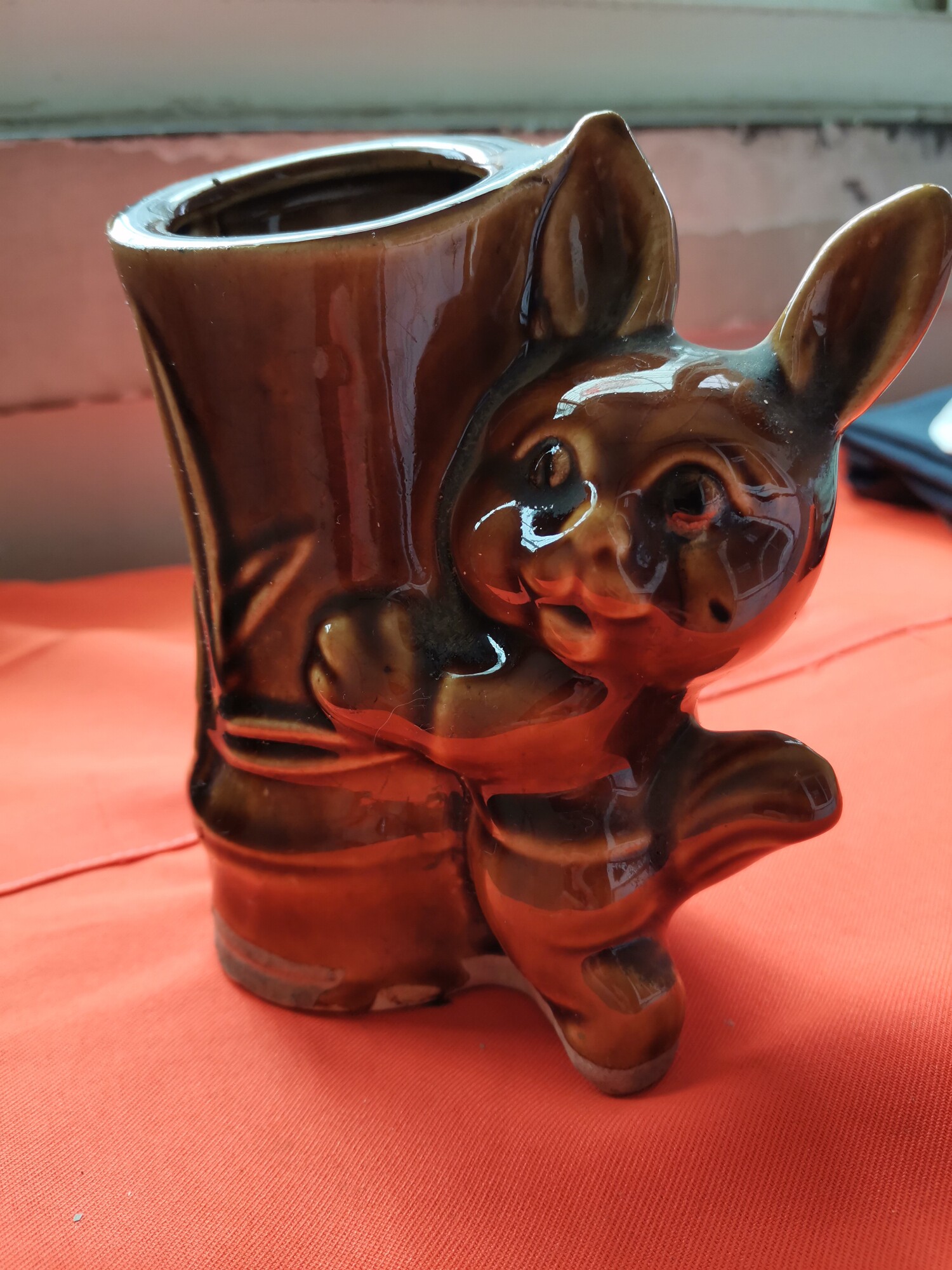 80年代酱油瓷瓷器。小兔子抱竹子   怀旧感满满，值得收藏