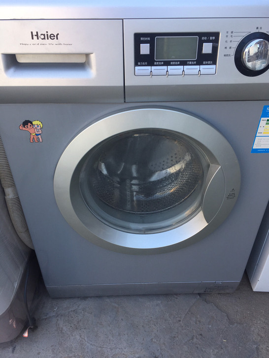 海尔5.2公斤滚筒洗衣机低价出售。