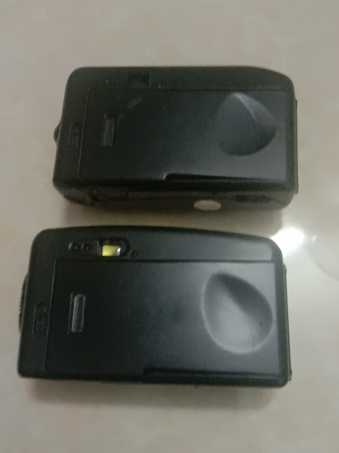 现出两台腾马 M-900.M-800相机 ，全新 没外包装