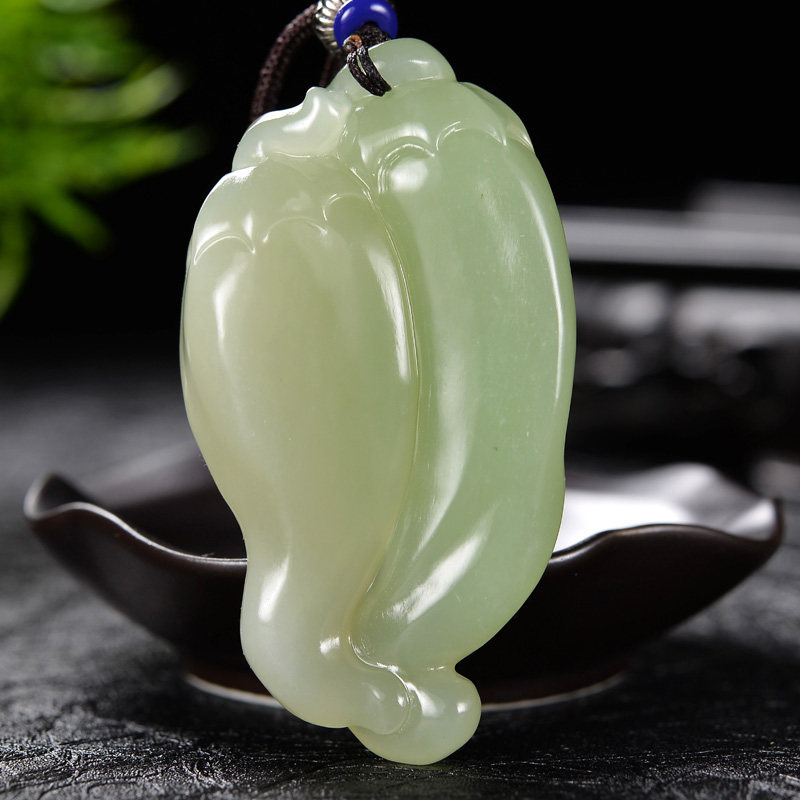 降价拍局部带翠出油料和田玉吊坠玉牌辣椒 红红火火 47克带绳