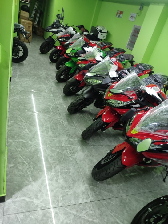 全新小忍者，支持分期200cc，400cc都有，可以到店