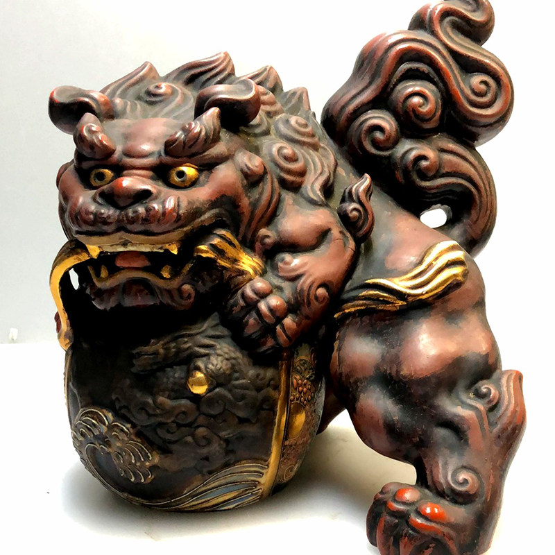 日本 九谷烧 赤釉金彩降魔狮子 大师须荣义作