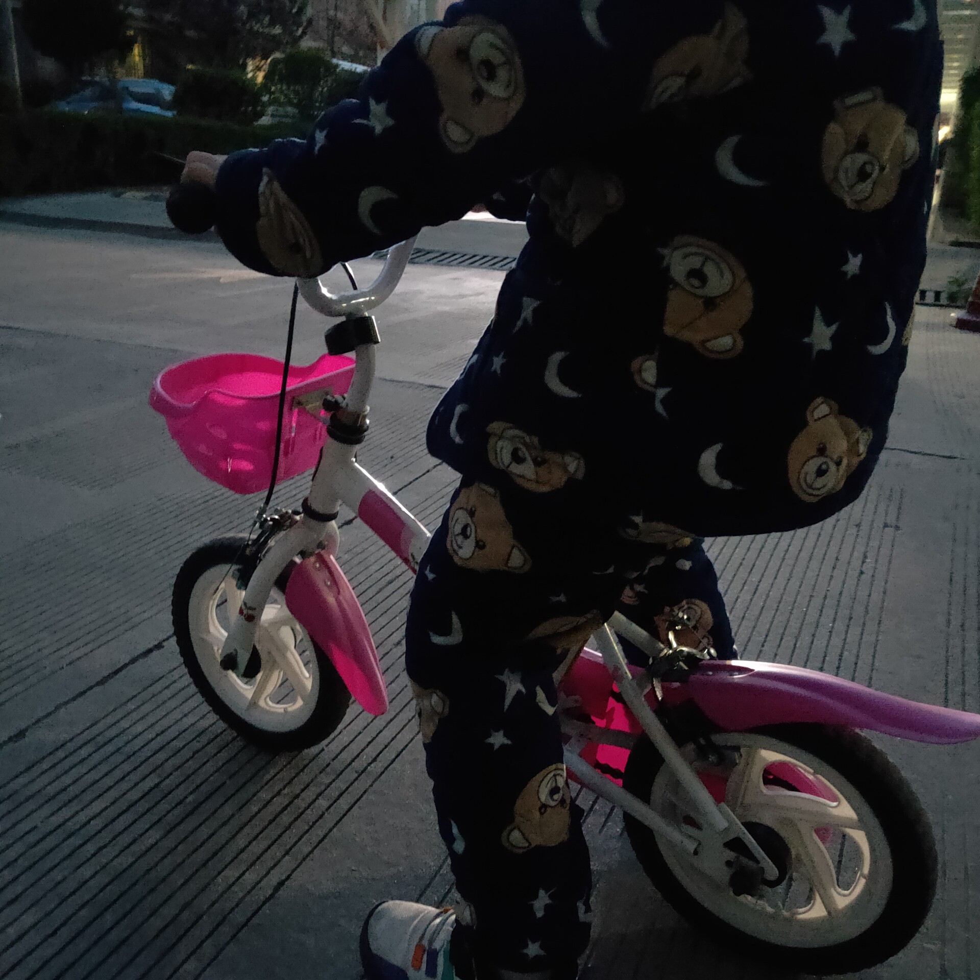 闲置自行车，有辅助轮，1_5岁小朋友可以用