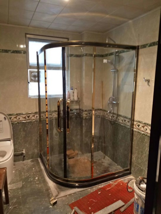 专业定制淋浴隔断，淋浴房。百年老店还差99年